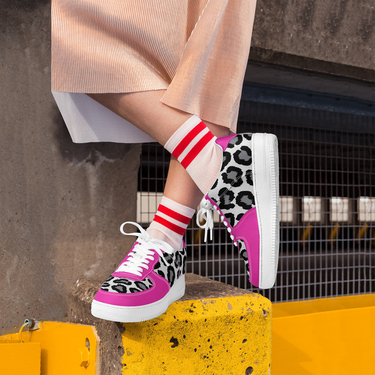 Low Top Unisex Sneaker Leopard print and Pink decoration JewelryLuxeUS.store