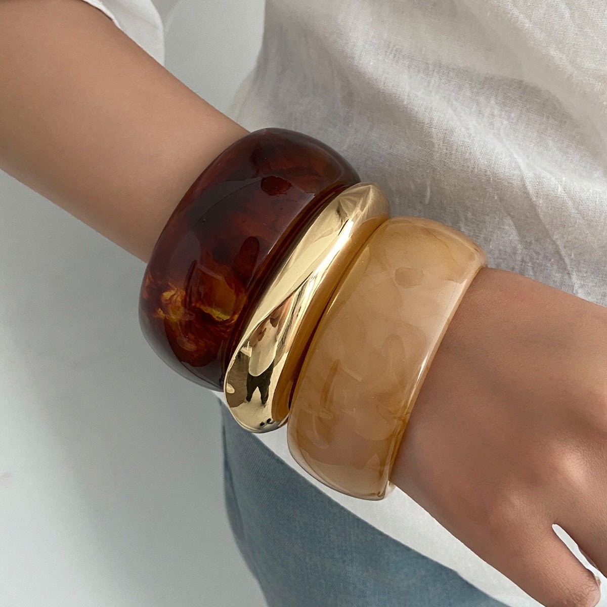 Exaggerated, Translucent Resin - dyed Bracelet - JewelryLuxeUS.Shop