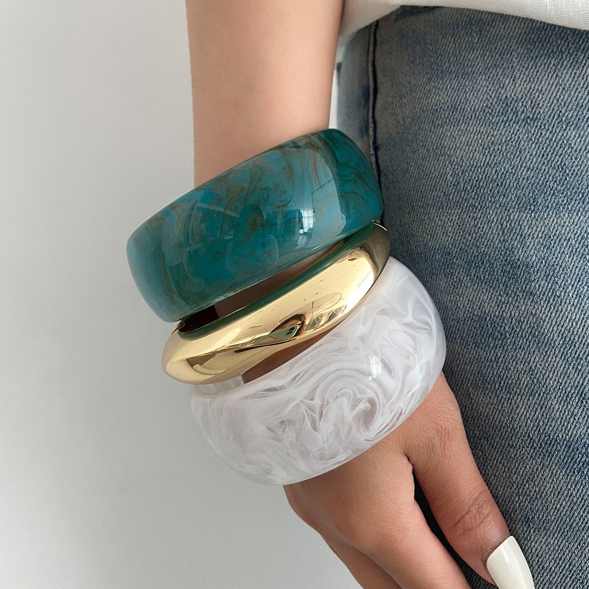Exaggerated, Translucent Resin - dyed Bracelet - JewelryLuxeUS.Shop