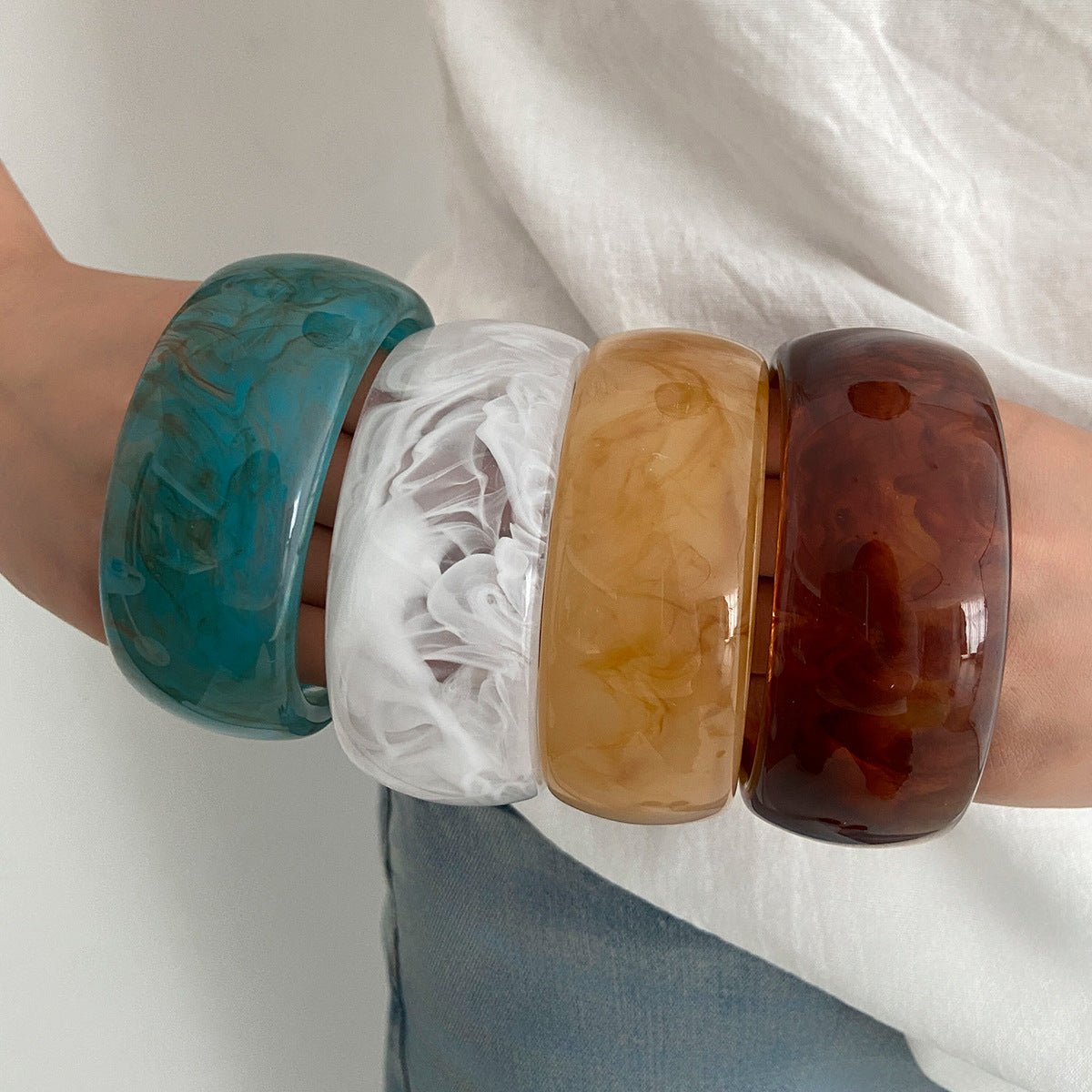 Exaggerated, Translucent Resin - dyed Bracelet - JewelryLuxeUS.Shop